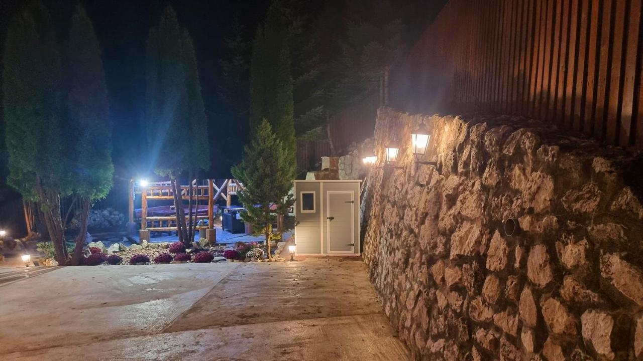 Marble Villa: Luxury Estate - Central But Intimate Sinaia Zewnętrze zdjęcie