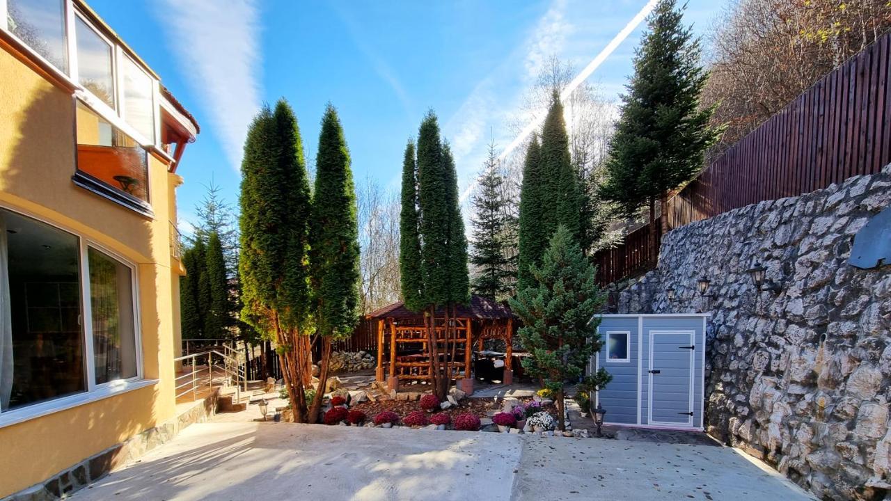 Marble Villa: Luxury Estate - Central But Intimate Sinaia Zewnętrze zdjęcie