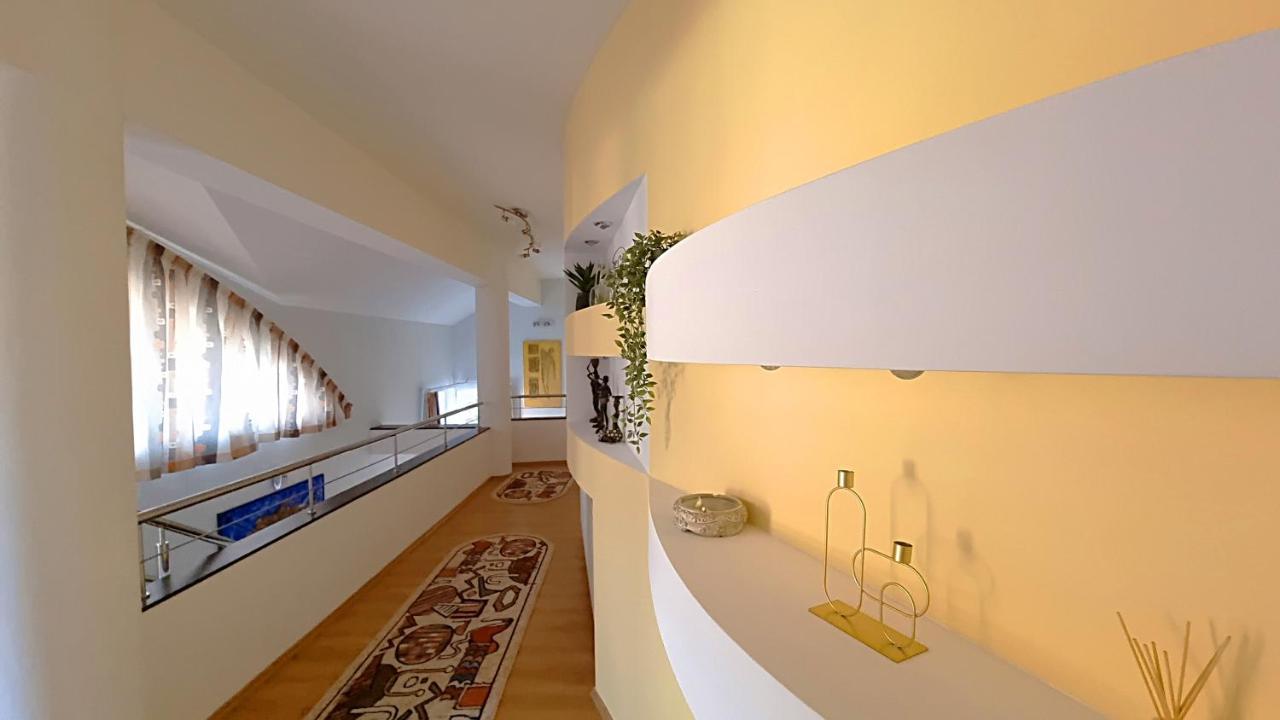 Marble Villa: Luxury Estate - Central But Intimate Sinaia Zewnętrze zdjęcie