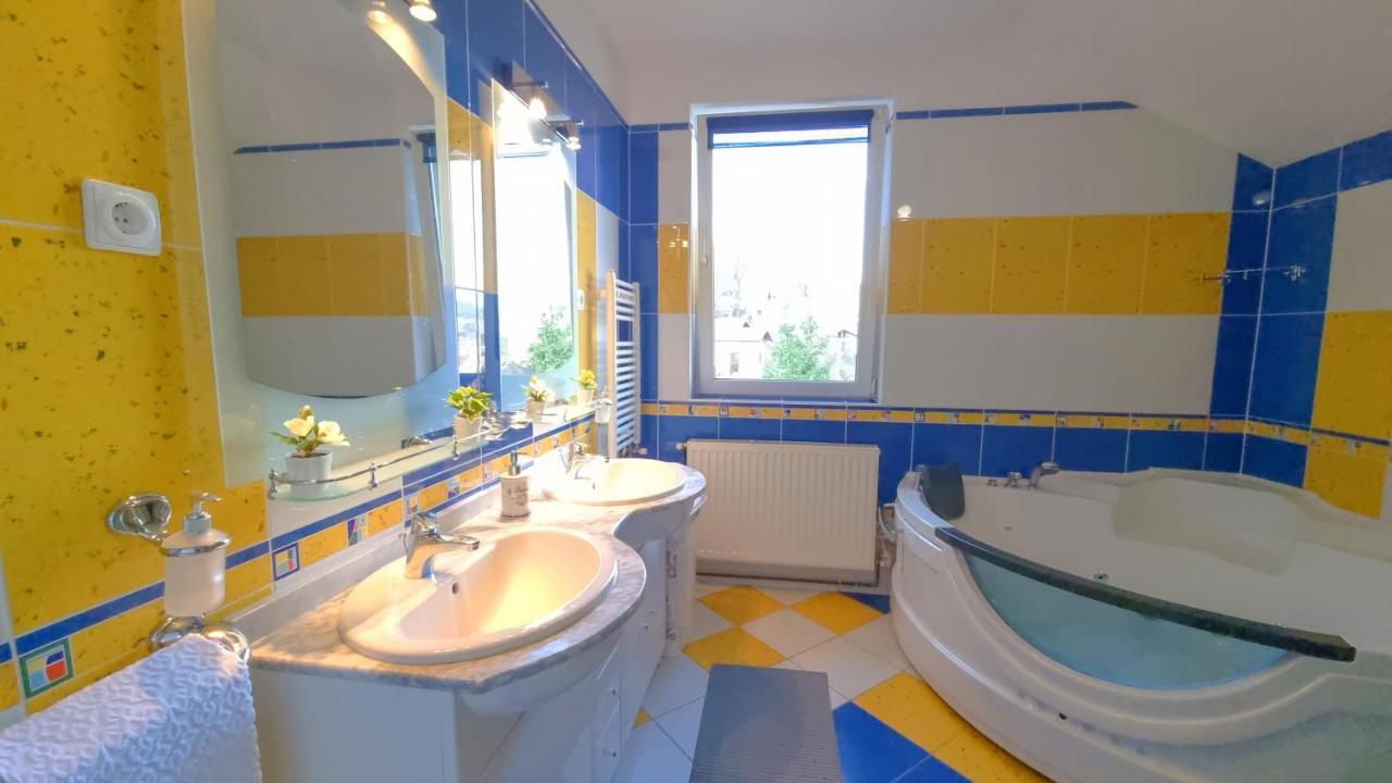 Marble Villa: Luxury Estate - Central But Intimate Sinaia Zewnętrze zdjęcie