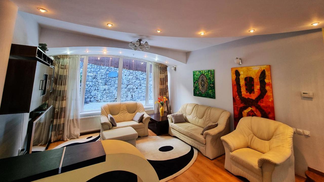 Marble Villa: Luxury Estate - Central But Intimate Sinaia Zewnętrze zdjęcie